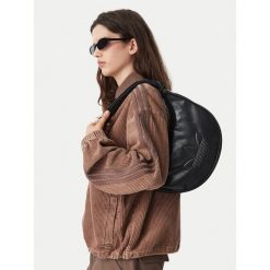 Torebka adidas. Czarne torebki klasyczne damskie Adidas, bez dodatków. Za 179.99 zł.