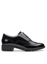 Clarks Oxfordy Havisham Oak 26178710 Czarny. Czarne półbuty damskie Clarks, bez wzorów, z lakierowanej skóry, bez obcasa, bez zapięcia. Za 449.99 zł.