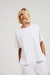 T-shirt oversize biały. Białe t-shirty damskie MOODO, l, bez wzorów, bez kołnierzyka. W wyprzedaży za 22.99 zł.