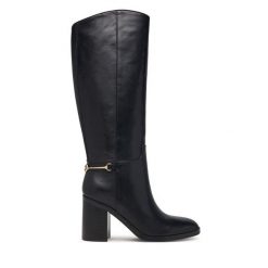 Kozaki Guess. Czarne kozaki damskie Guess, bez obcasa, na słupku, bez zapięcia. Za 954.99 zł.