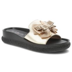 Klapki damskie S.Barski, cholewka ze skóry naturalnej licowej wsuwany fason szeroki pasek z przodu ozdobna kokarda, złote, KV61-6061. Żółte klapki damskie S.BARSKI, bez wzorów, ze skóry, bez obcasa, bez zapięcia. Za 149.00 zł.