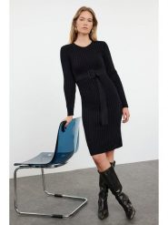 Trendyol Sukienka w kolorze czarnym rozmiar: S. Czarne sukienki damskie Trendyol, bez wzorów, z tkaniny, bez ramiączek. Za 78.99 zł.