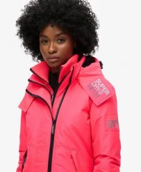 Superdry Kurtka Windbreaker Górska z Kapturem. Czerwone kurtki damskie Superdry, bez wzorów, z kapturem. Za 531.10 zł.