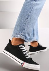 Czarne Trampki przed Kostkę Sznurowane Islatia. Czarne trampki damskie Renee, z aplikacjami, z jeansu, przed kostkę, bez zapięcia. Za 49.99 zł.
