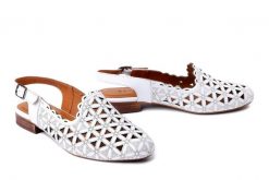 BOCCATO 408.759 biały, czółenka damskie. Białe czółenka damskie Boccato, w ażurowe wzory, z gumy, bez obcasa, na obcasie. Za 254.92 zł.