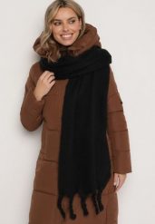Czarny Szalik Wykończony Frędzlami Nomilia. Czarne szaliki damskie Born2be, bez wzorów, z wełny. Za 39.99 zł.