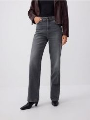 Jeansy straight loose - szary. Szare jeansy damskie Reserved, z podwyższonym stanem. W wyprzedaży za 99.99 zł.