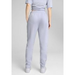 Damskie spodnie dresowe EVOSTRIPE PUMA Cool Weather Blue. Niebieskie spodnie dresowe damskie Puma, m, bez wzorów, z dresówki. W wyprzedaży za 129.00 zł.