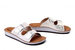 INBLU CP-63 001 biały, klapki damskie. Białe klapki damskie Inblu, bez wzorów, bez obcasa, bez zapięcia. Za 80.99 zł.