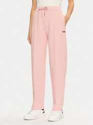 Guess Spodnie materiałowe V5RB01 KCLD1 Różowy Regular Fit. Czerwone spodnie materiałowe damskie Guess, z aplikacjami, z materiału. Za 269.99 zł.