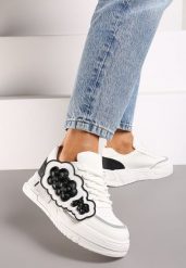 Biało-Czarne Sneakersy na Niskiej Platformie z Ozdobnymi Kwiatkami na Boku Benavilla. Białe obuwie sportowe damskie Renee, z materiału, bez zapięcia. Za 79.99 zł.