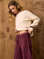 Bawełniane jeansy wide leg - fioletowy. Fioletowe jeansy damskie Sinsay. Za 59.99 zł.