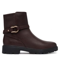 Botki Clarks. Brązowe botki damskie Clarks, bez obcasa, na płaskiej podeszwie, bez zapięcia. Za 479.99 zł.