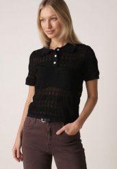 Czarna Szydełkowa Bluzka z Wiskozy z Guzikami i Kołnierzykiem Calime. Czarne bluzki damskie Born2be, bez wzorów, z jeansu, klasyczne, bez kołnierzyka, bez ramiączek. Za 109.99 zł.