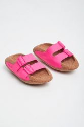 Klapki damskie B-IT BALMAIN. Klapki damskie Balmain, bez wzorów, bez obcasa, bez zapięcia. W wyprzedaży za 2,033.85 zł.