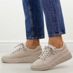 Beżowe skórzane półbuty damskie na platformie Jezzi 18-20. Brązowe półbuty damskie Jezzi, na jesień, bez wzorów, z jeansu, bez obcasa, na platformie, bez zapięcia. Za 249.00 zł.