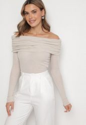 Jasnobeżowa Prążkowana Bluzka z Wiskozą i Dekoltem Typu Hiszpanka Evelfia. Brązowe bluzki damskie Born2be, m, bez wzorów, z jeansu, eleganckie, bez kołnierzyka, bez ramiączek. Za 59.99 zł.