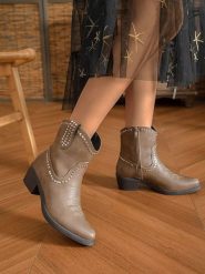 Sixth Sens Kowbojki w kolorze khaki rozmiar: 39. Brązowe kozaki damskie Sixth Sens, na zimę, bez obcasa, bez zapięcia. Za 152.99 zł.