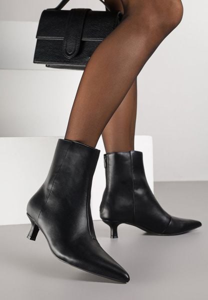 Czarne Botki Vices na Kaczuszce Falomara. Czarne botki damskie Renee, z jeansu, bez obcasa, na obcasie, bez zapięcia. Za 99.99 zł.