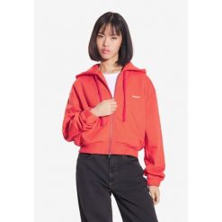 Bluza sportowa damska Prosto Bomb z kapturem. Czerwone bluzy damskie Prosto., bez wzorów, z kapturem. W wyprzedaży za 230.99 zł.