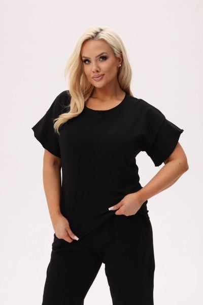 Czarna basicowa bluzka Fala z falującym rękawem PLUS SIZE XXL OVERISZE JESIEŃ. Czarne bluzki damskie Moda Size Plus Iwanek, l, bez wzorów, z bawełny, biznesowe, bez kołnierzyka, plus size, bez ramiączek. Za 149.90 zł.