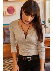 Olalook Koszulka w kolorze jasnoszarym rozmiar: L. Szare koszulki damskie Olalook, l, bez wzorów, bez kołnierzyka, bez ramiączek. Za 56.99 zł.