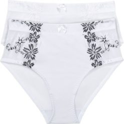 Figi modelujące z delikatną koronką (2 pary). Białe bielizna korygująca bonprix, z aplikacjami, z koronki. Za 74.99 zł.