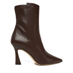 Botki Stuart Weitzman. Brązowe botki damskie Stuart Weitzman, bez obcasa, na słupku, bez zapięcia. Za 2,769.00 zł.