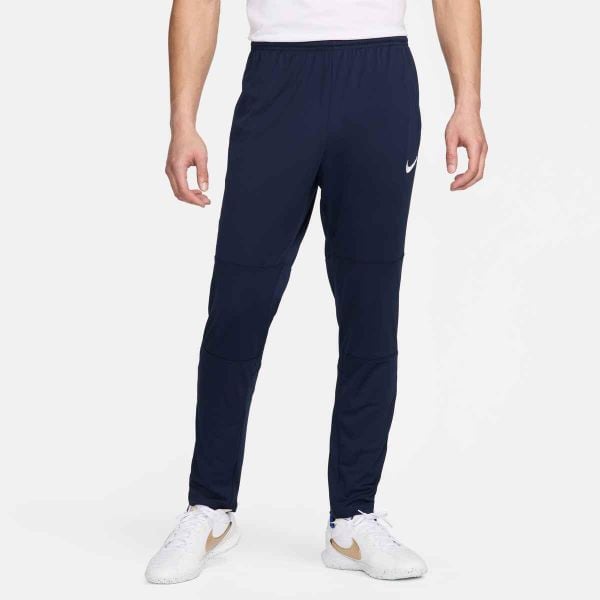 Spodnie sportowe Nike Park 20 Knit. Białe spodnie sportowe damskie Nike, l, bez wzorów, do piłki nożnej. Za 100.99 zł.