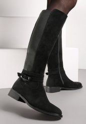 Czarne Kozaki Muszkieterki z Elastyczną Wstawką i Klamerką Wambra. Czarne kozaki damskie Renee, bez obcasa, na płaskiej podeszwie, bez zapięcia. Za 129.99 zł.