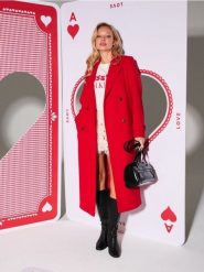 Długi płaszcz z ozdobnymi guzikami - czerwony. Czerwone płaszcze damskie Sinsay, l, bez wzorów, bez kaptura. Za 139.99 zł.