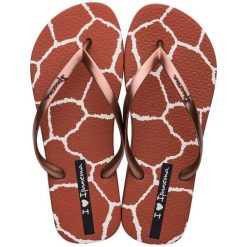 Ipanema I Love Safari — damskie klapki brązowo-miedziane, roz. 40. Brązowe klapki damskie Ipanema, bez wzorów, z materiału, bez obcasa, bez zapięcia. Za 137.99 zł.
