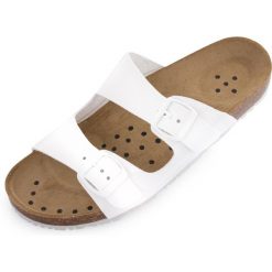 Kapcie Medyczne Abeba White 39 - Komfort i Higiena na Najwyższym Poziomie. Białe kapcie damskie ZUMBA WEAR, z materiału. Za 196.99 zł.