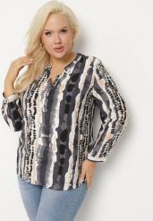 Czarna Koszula w Serek z Wiskozą Zdobiona Abstrakcyjnym Wzorem Cilaira. Czarne koszule damskie Born2be, plus size, z aplikacjami, z jeansu, biznesowe, bez kołnierzyka, plus size, bez ramiączek. Za 69.99 zł.