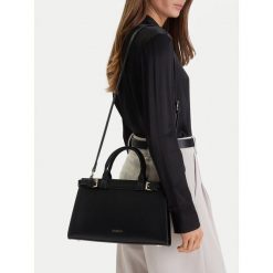 Torebka MEXX. Czarne torebki klasyczne damskie Mexx, bez dodatków. Za 279.99 zł.