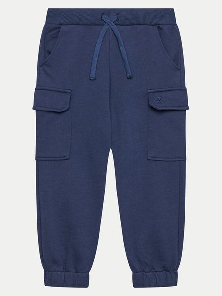 United Colors Of Benetton Spodnie dresowe 3FWYGF045 Granatowy Regular Fit. Niebieskie spodnie dresowe chłopięce United Colors Of Benetton, z bawełny. Za 59.99 zł.