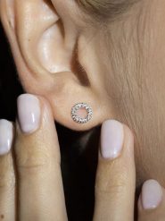 DIAMANTA Złote kolczyki-wkrętki "Simplicité" z diamentami rozmiar: onesize. Szare kolczyki damskie DIAMANTA, z diamentem, złote. Za 1,261.99 zł.