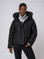 Pikowana kurtka puffer z kapturem - czarny. Czarne kurtki damskie Sinsay, l, bez wzorów, z kapturem. Za 129.99 zł.