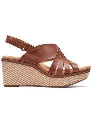 Clarks Skórzane sandały "Elleri Grace" w kolorze jasnobrązowym rozmiar: 39. Brązowe sandały damskie Clarks, bez wzorów, z otwartym noskiem, bez obcasa, na koturnie, bez zapięcia. Za 241.45 zł.