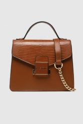 VALENTINO Mały brązowy kuferek z logo carrie satchel. Brązowe kuferki damskie Valentino by Mario Valentino, bez dodatków. W wyprzedaży za 359.99 zł.