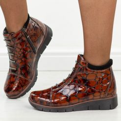 Brązowe cr skórzane botki damskie na koturnie Filippo Dbt3179/26. Brązowe botki damskie Filippo, na jesień, z dzianiny, eleganckie, z okrągłym noskiem, bez obcasa, na koturnie, bez zapięcia. Za 339.00 zł.