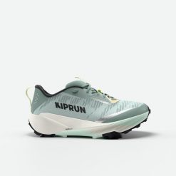 Buty do biegania w terenie damskie Kiprun Kipsummit. Zielone obuwie sportowe damskie KIPRUN, bez zapięcia, do biegania. Za 399.99 zł.