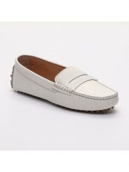 CHARLES & SMITH Skórzane mokasyny "Thandie" w kolorze białym rozmiar: 37. Białe mokasyny damskie CHARLES & SMITH, bez obcasa. Za 161.73 zł.