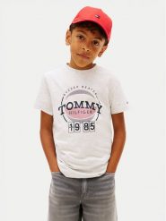 Tommy Hilfiger T-Shirt Basketball Graphic KB0KB10277 D Szary jasny Regular Fit. Szare t-shirty i koszulki chłopięce Tommy Hilfiger, bez wzorów, z bawełny, bez kołnierzyka, bez ramiączek. Za 109.99 zł.