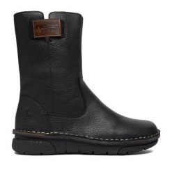 Botki Rieker. Czarne botki damskie Rieker, bez obcasa, na płaskiej podeszwie, bez zapięcia. Za 439.99 zł.