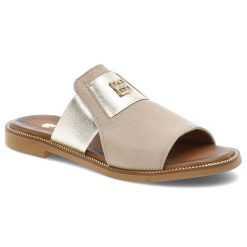 Beżowe Klapki Armodo Eleganckie Obuwie Damskie. Brązowe klapki damskie Armodo, z aplikacjami, ze skóry, bez obcasa, na płaskiej podeszwie, bez zapięcia. Za 289.00 zł.