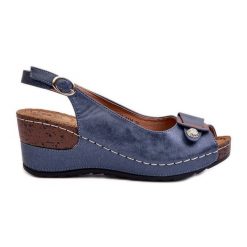 Damskie Lekkie Sandały Na Koturnie Comfort Shoes Niebieskie Efravia. Niebieskie sandały damskie bez wzorów, ze skóry, bez obcasa, na koturnie, bez zapięcia. Za 158.54 zł.