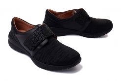 COMFORTABEL 940243-01 schwarz, półbuty damskie. Czarne półbuty damskie Comfortabel, bez wzorów, bez obcasa, bez zapięcia. Za 187.45 zł.