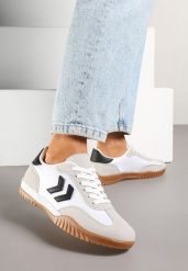 Biało-Czarne Sneakersy Typu Kultowe Tenisówki Zdobione Przeszyciami Mepenna. Białe obuwie sportowe damskie Renee, z aplikacjami, z jeansu, bez zapięcia. Za 79.99 zł.