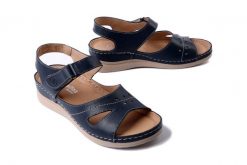HELIOS KOMFORT 142 041 granat 2, sandały damskie. Niebieskie sandały damskie HELIOS KOMFORT, bez wzorów, bez obcasa, na koturnie, bez zapięcia. Za 259.90 zł.